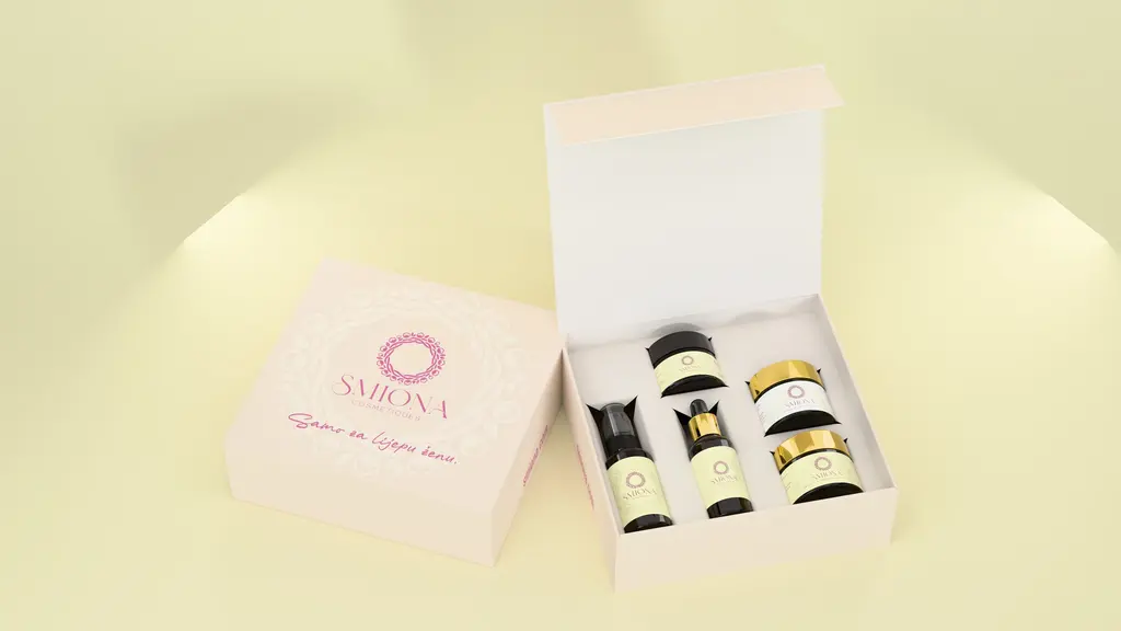 Smiona poklon set: otvorena kutija sa pet proizvoda (tonik, serum, okoloočna krema, hidratantna krema i maska sa zeolitom), žute naljepnice, pored zatvorena kutija